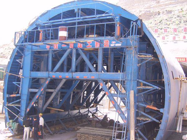 多变径双线隧道模板台车