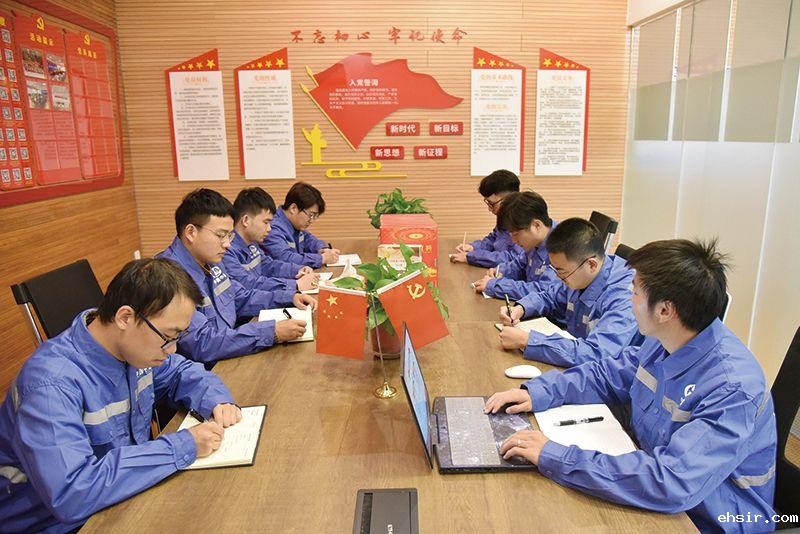 远景目标催人奋进 凝心聚力坚韧前行——taptapapp点点网基层单位学习宣贯党的十九届五中全会精神掠影