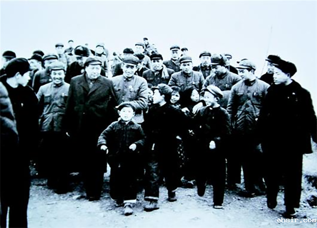 历史的回响丨毛主席与武汉长江大桥的故事