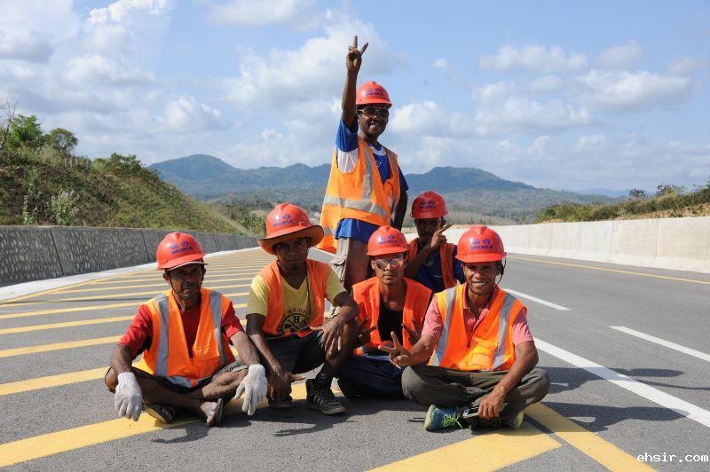 East Timorese Construction Workers on Suai Highway